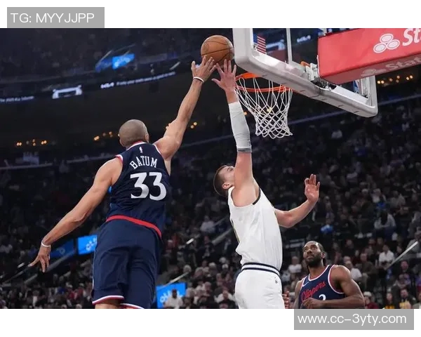 萨迪克贝全场表现惊艳15投7中斩获24分10篮板4助攻助力球队夺冠 萨迪克贝全场表现惊艳15投7中斩获24分10篮板4助攻助力球队夺冠